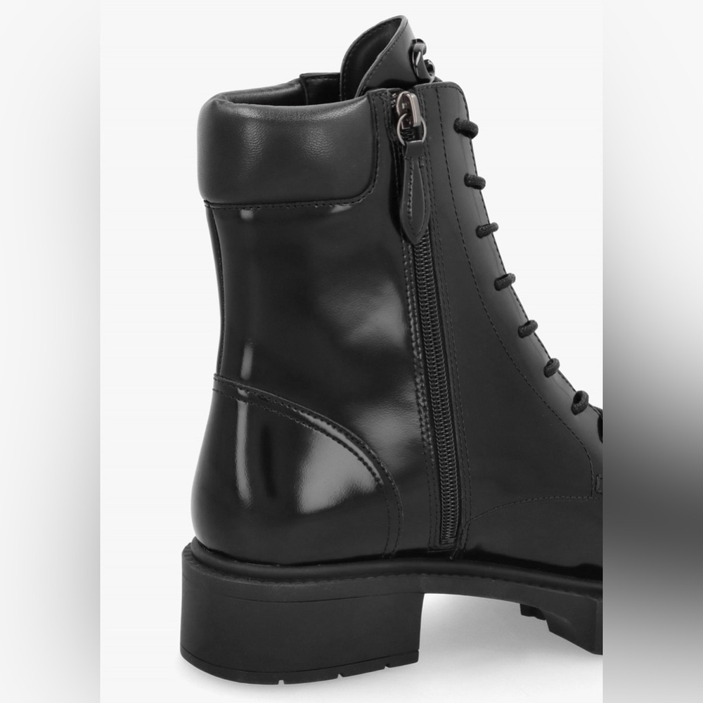 COACH Leighton Black High Shine Leather Ankle Boots size 6.5 NWOT - Picture 12 of 16